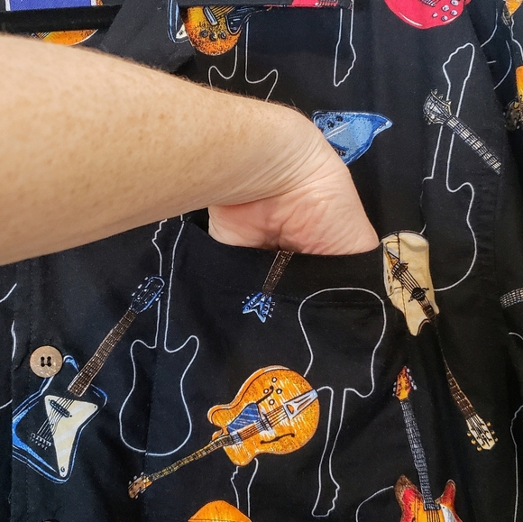 D'EMCRAZY Vintage Men's Black Guitar All Over Print Button Down Shirt Size Large - Picture 4 of 9